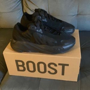 Yeezy Boost 700 MNVN Triple Black